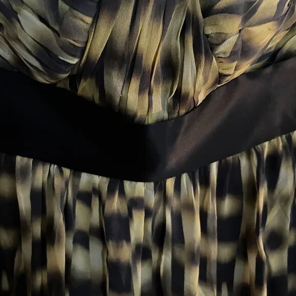 BNWT CALVIN KLEIN strapless pleated silk geometric green tones (8) - Picture 9 of 11